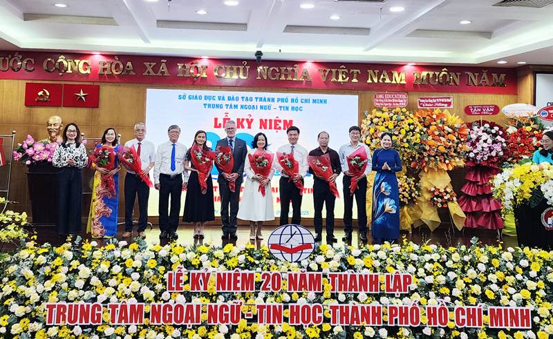 Trung tâm Ngoại ngữ &#8211; Tin học Thành phố Hồ Chí Minh Kỷ niệm 20 thành lập
