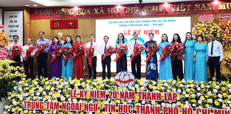 Trung tâm Ngoại ngữ &#8211; Tin học Thành phố Hồ Chí Minh Kỷ niệm 20 thành lập