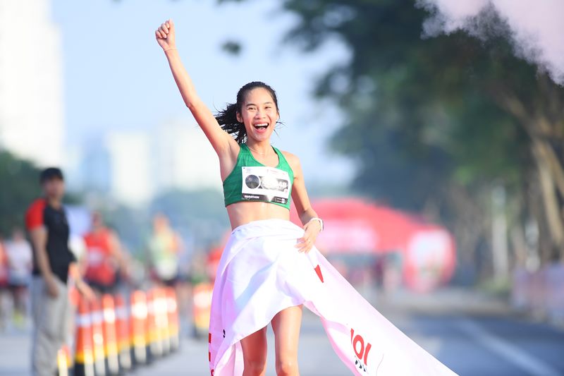 Nguyễn Thị Oanh về nhất giải Marathon quốc tế 2025 tại Hà Nội