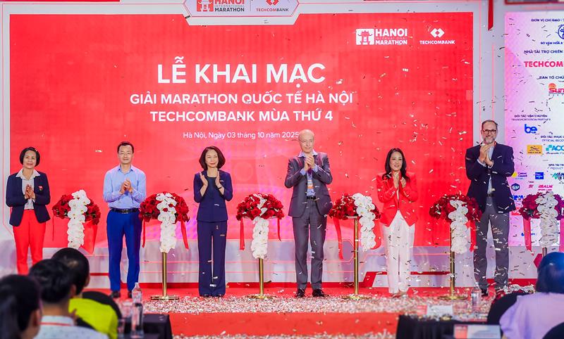 Hơn 13.000 vận động viên tranh tài tại Giải Marathon Quốc tế Hà Nội Techcombank Mùa thứ 4