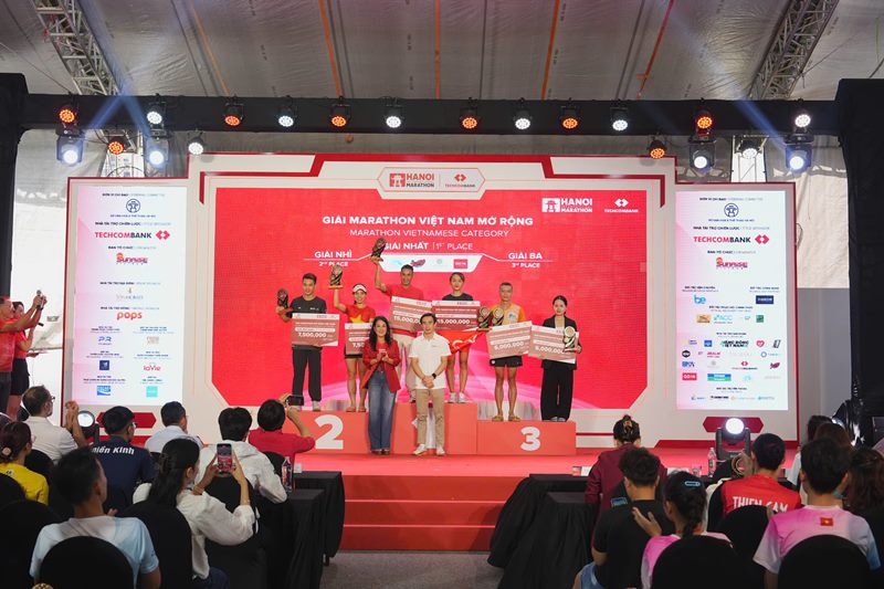 Nguyễn Thị Oanh về nhất giải Marathon quốc tế 2025 tại Hà Nội