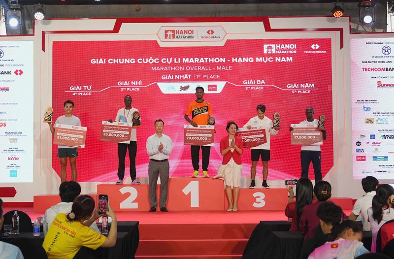 Nguyễn Thị Oanh về nhất giải Marathon quốc tế 2025 tại Hà Nội