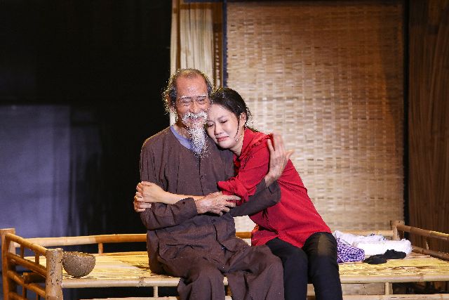 Henry Nguyễn mang đến không gian lắng đọng với chuyện tình nhiều nỗi niềm