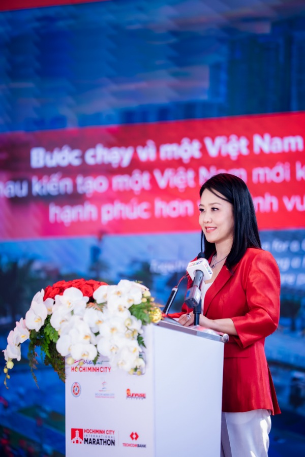 Khai mạc giải chạy với cung đường có 17 địa danh biểu tượng của Thành phố Hồ Chí Minh