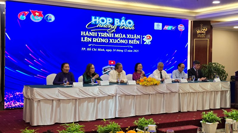 Quỹ Học bổng Vừ A Dính mong muốn dựng cột mốc chủ quyền biển đảo bằng con người