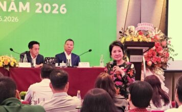 Bà Nguyễn Thị Như Loan trở lại điều hành Quốc Cường Gia Lai Bà Nguyễn Thị Như Loan Nghẹn Ngào Tại ĐHĐCĐ QCG: “Tài Sản 10 Đồng, Họ Chỉ Đòi Mua 1 Đồng”