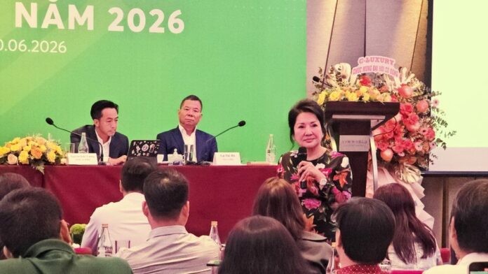 20260620_111420 Bà Nguyễn Thị Như Loan Nghẹn Ngào Tại ĐHĐCĐ QCG: “Tài Sản 10 Đồng, Họ Chỉ Đòi Mua 1 Đồng”