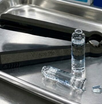 V-AmpPro giải pháp mới bảo vệ đôi tay thầy thuốc Giải pháp mới bảo vệ đôi tay thầy thuốc: Ra mắt dụng cụ bẻ ống thuốc an toàn V-AmpPro