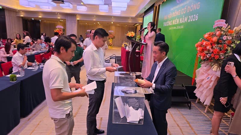 Bà Nguyễn Thị Như Loan Nghẹn Ngào Tại ĐHĐCĐ QCG: “Tài Sản 10 Đồng, Họ Chỉ Đòi Mua 1 Đồng”