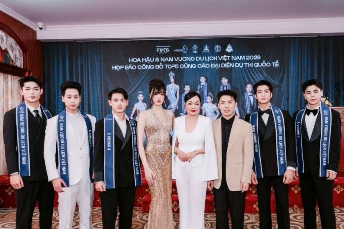 Hoa hậu Hoàng Thanh Nga trở thành tâm điểm với vẻ ngoài thanh lịch