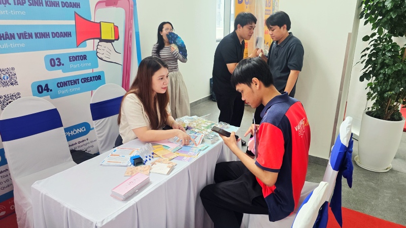 Hàng nghìn cơ hội việc làm đến với sinh viên Trường Cao đẳng Văn Lang Sài Gòn