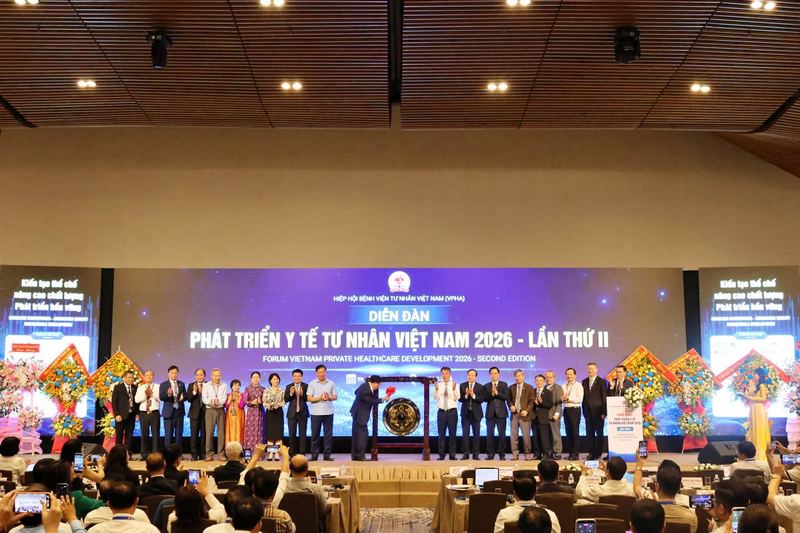 Phát triển nguồn nhân lực y tế tư nhân: Bài toán thu hút, đào tạo và giữ chân người tài