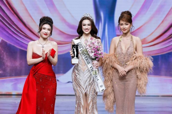 Mỹ Anh mất danh hiệu Miss Earth Water sau khi làm Á hậu 1