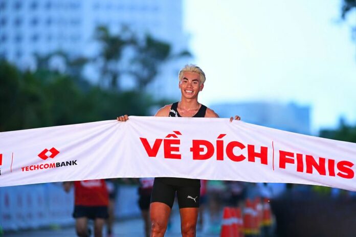 Huỳnh Anh Khôi - GIẢI NHẤT NAM- GIẢI CHUNG CUỘC CỰ LY MARATHON Hai chân chạy Việt Nam vô địch Marathon Quốc tế Hà Nội 2026