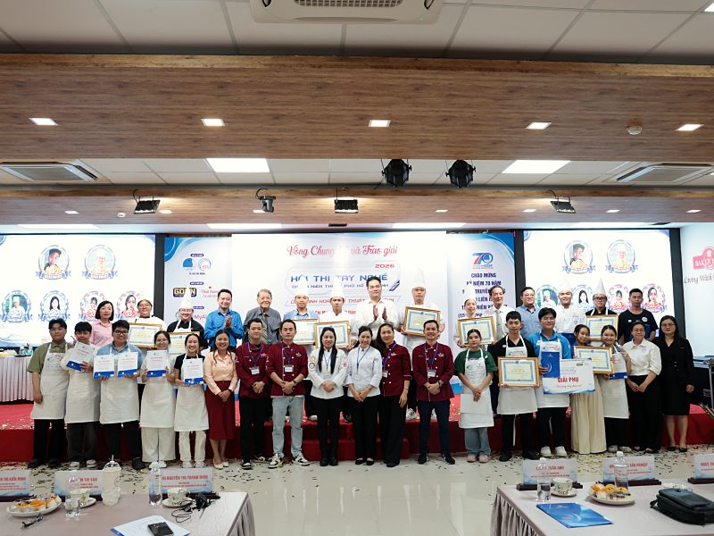 Chàng trai trẻ nuôi ước mơ làm bánh tỏa sáng từ niềm đam mê nghề nghiệp